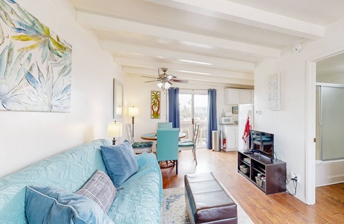 Pierpont Bay Apartment | Oceanview Balcony Duplex - Steps from the Beach