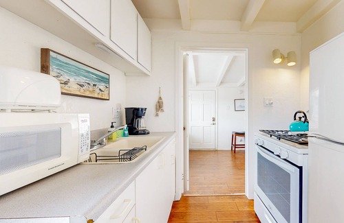 Pierpont Bay Apartment | Oceanview Balcony Duplex - Steps from the Beach