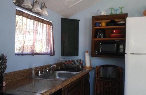 Titusville Cottage | Charming Efficiency Cottage Near Indian River with Pool