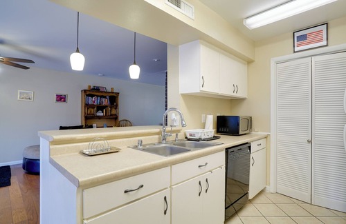 Thunderbird Apartment | Inviting El Paso Condo with Pool and Patio Near Downtown