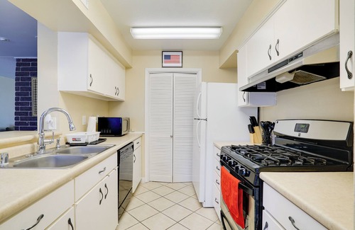 Thunderbird Apartment | Inviting El Paso Condo with Pool and Patio Near Downtown