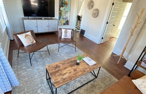 Cliff - Cannon Apartment | Cozy, elegant, and Victorian modern house nDowntown less than 5 minutes.