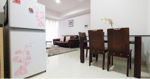 Old Jakarta Apartment | Elegant Oceanfront Retreat at The Mansion Jasmine Tower