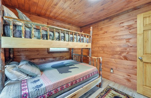 Ellicottville Cabin | Inviting Ellicottville Cabin with Water Views & Spa Access