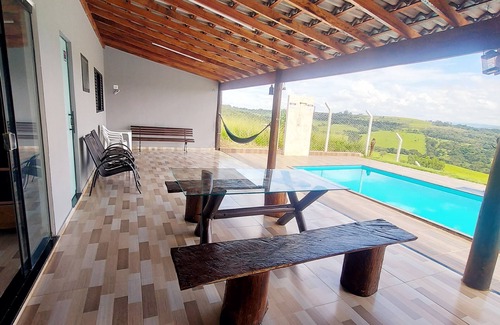 Sao Sebastiao do Paraiso House | Charming Farmhouse Retreat in Minas Gerais with Scenic Views