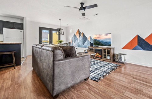 Sevierville Condo | Unwind at Our Cozy Retreat with Hot Tub and Games!