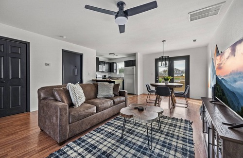 Sevierville Condo | Unwind at Our Cozy Retreat with Hot Tub and Games!