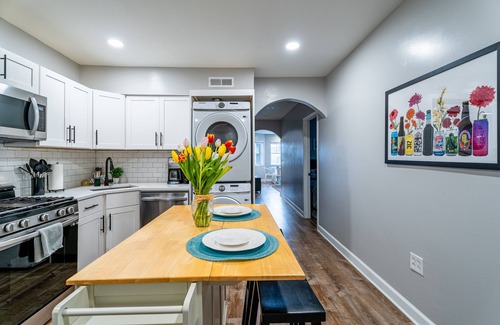 Avondale Apartment | Bright & Clean Apartment Overlooking a Beautiful Park