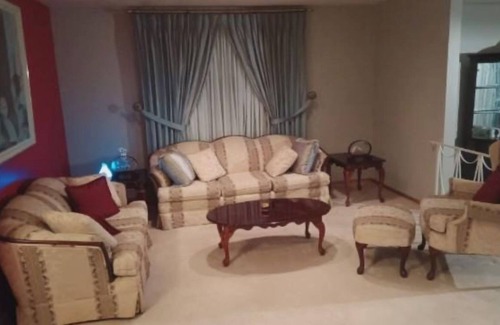 Richmond Heights House | Cozy Family and Pet-Friendly home in Richmond Hts. 15 Minutes from Downtown.