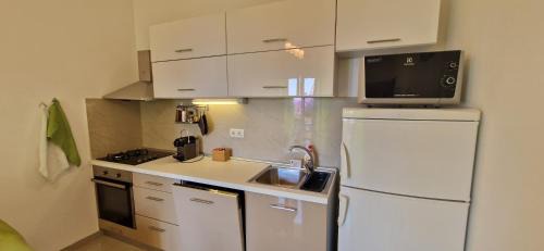 Mandre Apartment | Top-Rated Apartments in Mandre, Croatia with Ocean Views