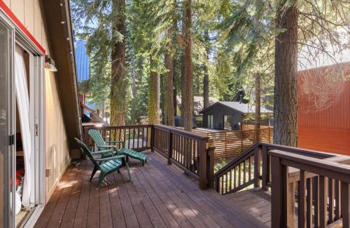 Donner Lake Woods House | Cozy Family Cabin by West Beach at Donner Lake