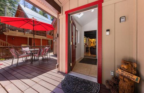 Donner Lake Woods House | Cozy Family Cabin by West Beach at Donner Lake