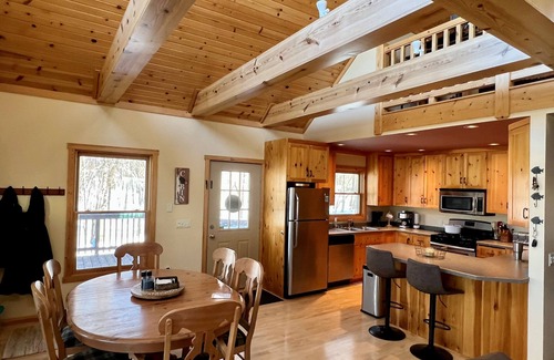 New Auburn Cabin | Family-Friendly Cabin with Ocean and Lake Views