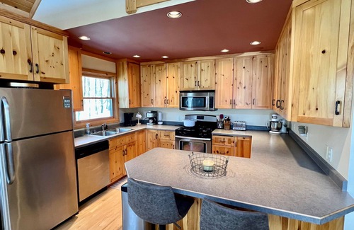 New Auburn Cabin | Family-Friendly Cabin with Ocean and Lake Views