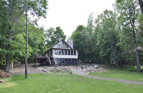 New Auburn Cabin | Family-Friendly Cabin with Ocean and Lake Views