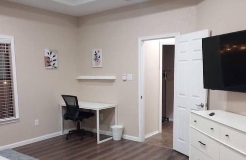 Converse House | Family-Friendly 3 BR House with Spa & Pet Amenities