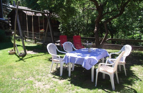 Grengiols Apartment | Charming Pet-Friendly Family Retreat with Ocean View
