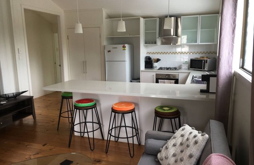Bundaberg South House | Inviting Family Retreat with Ocean View & Kitchen Amenities