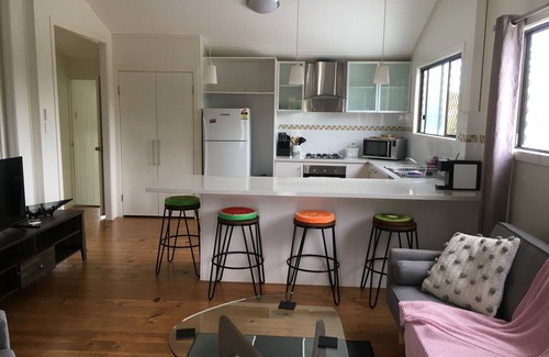 Bundaberg South House | Inviting Family Retreat with Ocean View & Kitchen Amenities