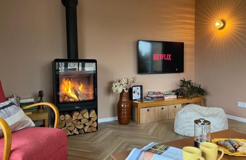 Sigulda House | Cozy Family House with Garden and Greenhouse