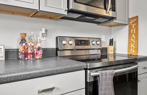 Northwest House | Cozy Family & Pet Friendly Home in Norfolk!