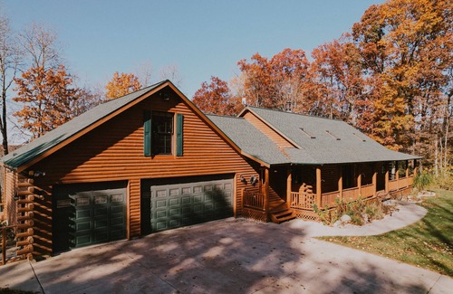 Newaygo Cabin | Inviting Family Cabin with Hot Tub on Muskegon River