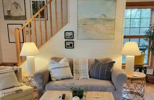 Leesburg Cottage | Charming Farm Cottage Retreat on Secluded 14 Acres