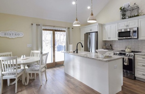 Reeders Cottage | Charming Farm Cottage Near Hiking Trails & Ski Slopes