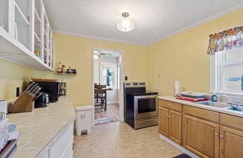 Horse Cave Other | Inviting Farmhouse Retreat Near Mammoth Cave on Animal Farm