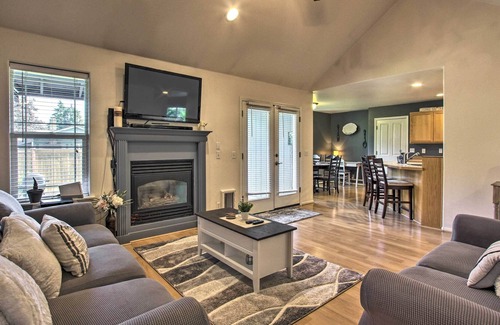 Thurston House | Cozy Farmhouse w/ Grill ~ 9 Mi to Dtwn Eugene