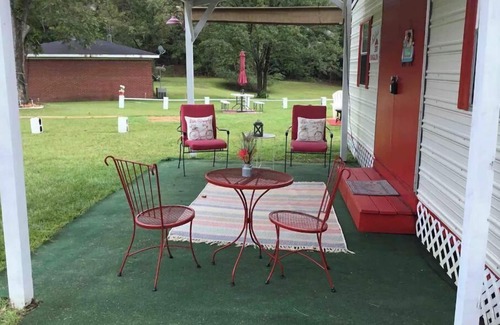 Macon County House | Inviting Felicia Bungalow: Family-Friendly Getaway
