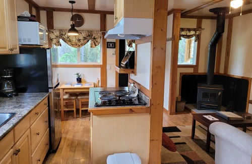 Nordegg Cabin | Cozy Fireside Cottage - Kutenai: Guest Rated 9.8, Family Friendly