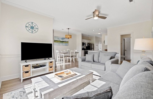 Central Myrtle Beach Apartment | Inviting Stay at Magnolia with Pool and Kitchen Access