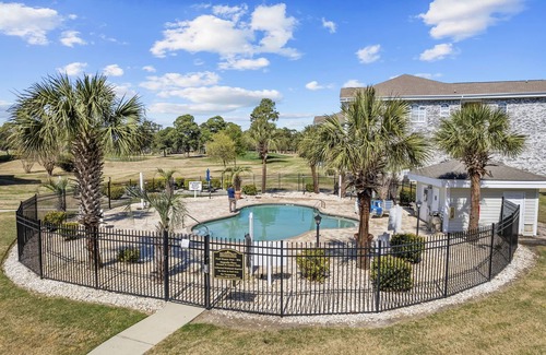 Central Myrtle Beach Apartment | Inviting Stay at Magnolia with Pool and Kitchen Access