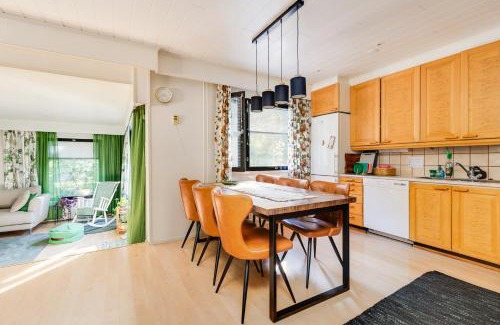 Rovaniemi House | Welcoming Five Bedroom Retreat with Hot Tub & Pet Access