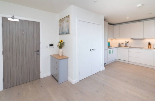 West Hill Apartment | Ideal Flat Near Wimbledon Park with Family-Friendly Amenities