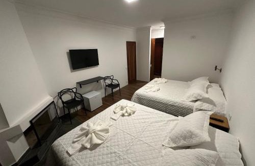 Alto do Capivari Hotel | Cozy Flat for 5 in Campos do Jordão with Pool & Dining