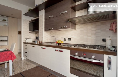 Bolognina Apartment | Inviting Flat with Pool and Spa for Your Bologna Stay