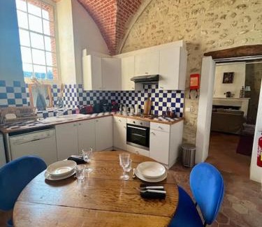 Fleury-en-Biere Apartment | Idyllic Castle Retreat Near Fontainebleau - Pet Friendly