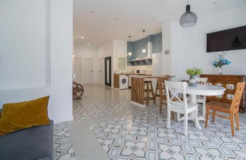 La Petxina Apartment | Trendy Flat in City Center with Self Check-In & Family Friendly