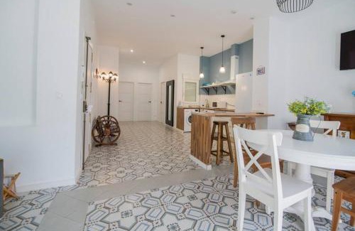 La Petxina Apartment | Trendy Flat in City Center with Self Check-In & Family Friendly