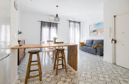La Petxina Apartment | Trendy Flat in City Center with Self Check-In & Family Friendly