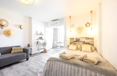 Benalmadena Costa Apartment | Inviting Flat Manuela with Oceanfront Pool Access
