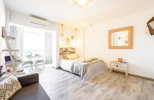 Benalmadena Costa Apartment | Inviting Flat Manuela with Oceanfront Pool Access