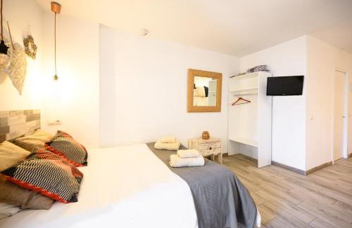 Benalmadena Costa Apartment | Inviting Flat Manuela with Oceanfront Pool Access