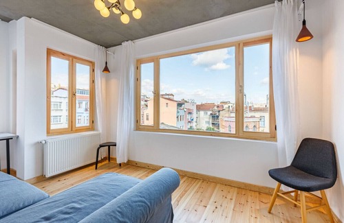 Istanbul City Center Apartment | Cozy Flat w Terrace 5 min to Red Church in Fatih