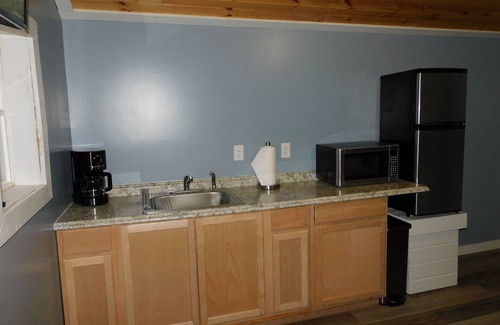 New Tazewell Cabin | Inviting Floating Home with WiFi & Pet-Friendly Amenities