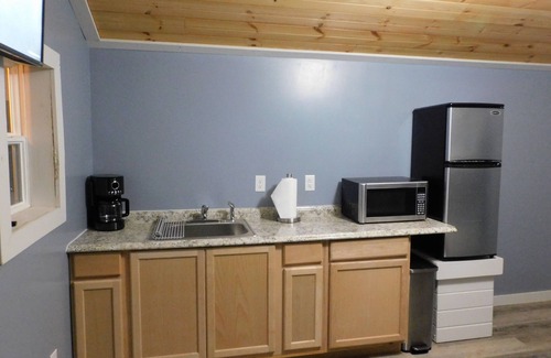 New Tazewell Cabin | Inviting Floating Home with WiFi & Pet-Friendly Amenities