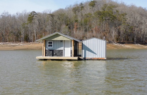 New Tazewell Cabin | Inviting Floating Home with WiFi & Pet-Friendly Amenities