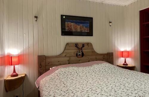 Sourbrodt Ski Chalet | Escape to Rustic Chalet: Family-Friendly Forest Retreat